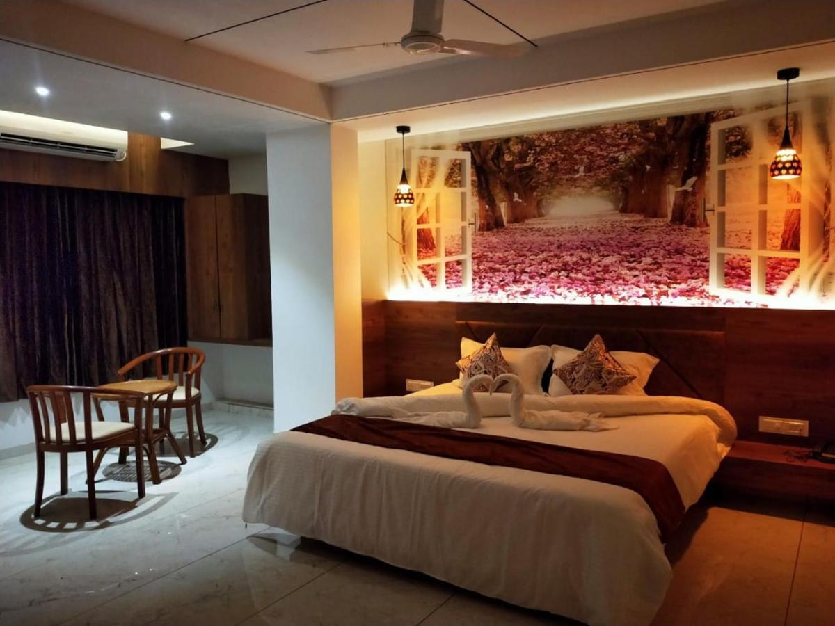 Hotel The Grand Piano - Best Business Hotel In Patan Exterior foto
