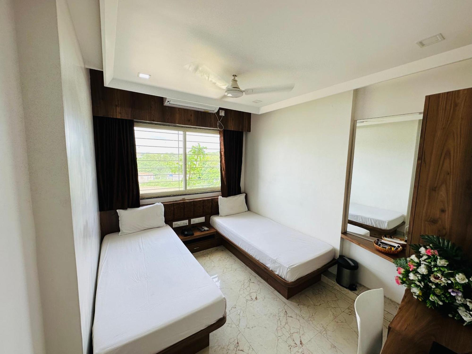 Hotel The Grand Piano - Best Business Hotel In Patan Exterior foto